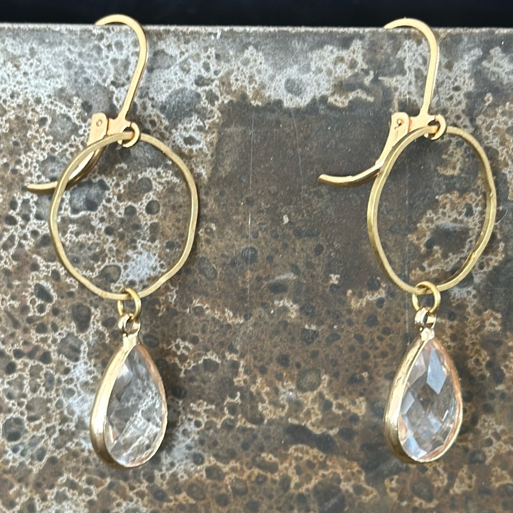 New handcrafted Sundance charm Antique Gold Finished clear quartz bezel Earrings